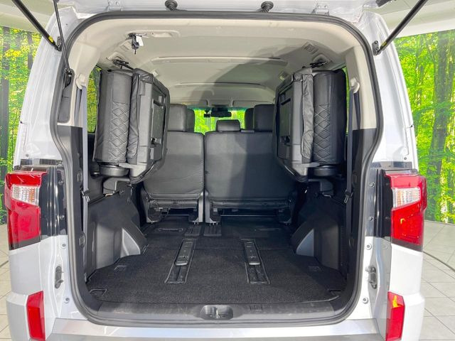 ���i�̂���������ʋ΁A���}���ɏ\���ȉ׎��X�y�[�X���m�ۂ��Ă���܂��B�Z�J���h�V�[�g��|���ƁA�傫�ȉו��̐ύڂ��\�ł���