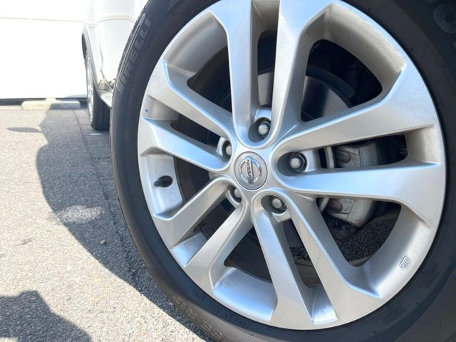 �y����17�C���`�A���~�z�C�[���z�O�ςɃ}�b�`���������A���~�z�C�[���𑕒����Ă���܂��B�e��ЊO�A���~�z�C�[����A�X�^�b�h���X�^�C�����戵�����Ă���܂��B���񂲑��k����������