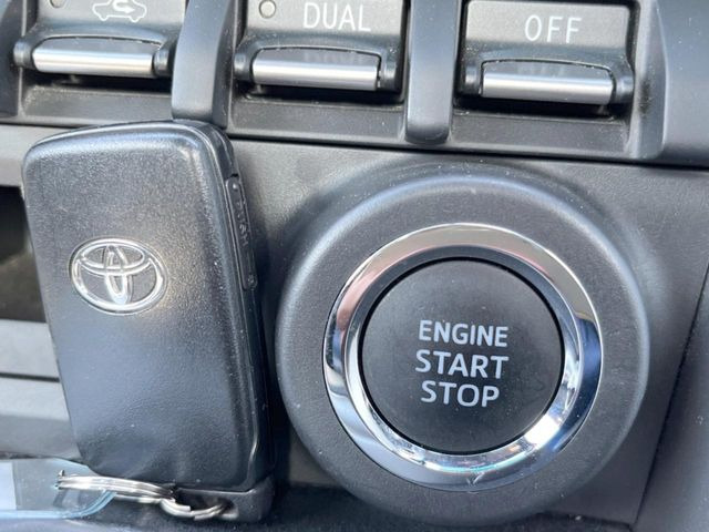 �y�A�N�Z�X�L�[&�v�b�V���X�^�[�g�z�J�o����|�P�b�g�ɓ��ꂽ�܂܂ł��h�A�̎{���E�������\�ȃX�}�[�g�L�[�𑕔��B�G���W���̃I���E�I�t�����J�M�����o���K�v�������A�{�^�����v�b�V�����邾����OK��