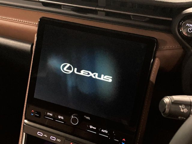 �y���[�J�[�����i�r�z�C���e���A�ɗn�����ރX�^�C���b�V���ȁu��p�݌v�v���[�J�[�i�r�𑕔��􎋔F���⑀�쐫�ȂǊ�{���\�ɂ��D��A���㎿�ȃJ�[���C�t�����y���݂��������܂��B