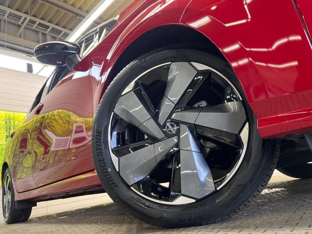 �y����17�C���`�A���~�z�C�[���z�O�ςɃ}�b�`���������A���~�z�C�[���𑕒����Ă���܂��B�e��ЊO�A���~�z�C�[����A�X�^�b�h���X�^�C�����戵�����Ă���܂��B���񂲑��k����������