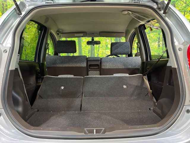 ���i�̂���������ʋ΁A���}���ɏ\���ȉ׎��X�y�[�X���m�ۂ��Ă���܂��B�Z�J���h�V�[�g��|���ƁA�傫�ȉו��̐ύڂ��\�ł���