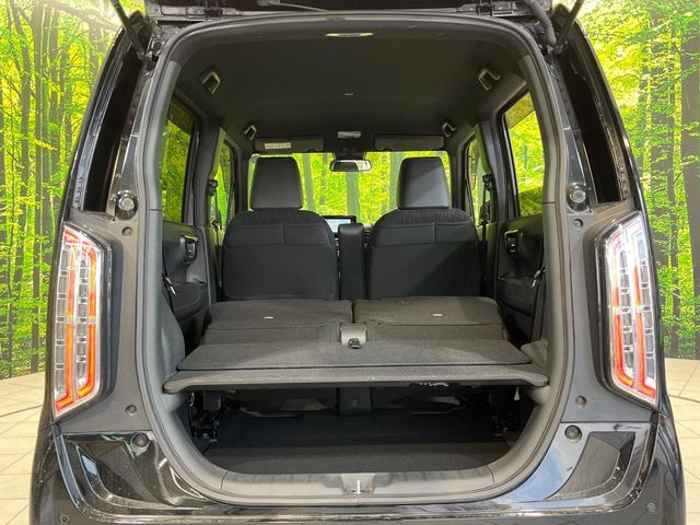 ���i�̂���������ʋ΁A���}���ɏ\���ȉ׎��X�y�[�X���m�ۂ��Ă���܂��B�Z�J���h�V�[�g��|���ƁA�傫�ȉו��̐ύڂ��\�ł���