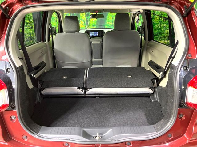 ���i�̂���������ʋ΁A���}���ɏ\���ȉ׎��X�y�[�X���m�ۂ��Ă���܂��B�Z�J���h�V�[�g��|���ƁA�傫�ȉו��̐ύڂ��\�ł���