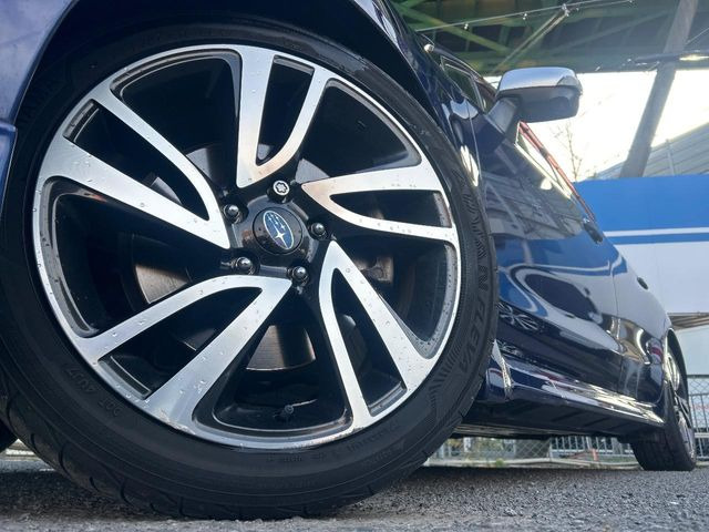 �y����18�C���`�A���~�z�C�[���z�O�ςɃ}�b�`���������A���~�z�C�[���𑕒����Ă���܂��B�e��ЊO�A���~�z�C�[����A�X�^�b�h���X�^�C�����戵�����Ă���܂��B���񂲑��k����������