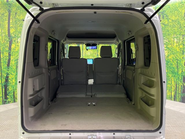 ���i�̂���������ʋ΁A���}���ɏ\���ȉ׎��X�y�[�X���m�ۂ��Ă���܂��B�Z�J���h�V�[�g��|���ƁA�傫�ȉו��̐ύڂ��\�ł���