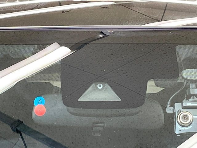 �y�g���^�Z�[�t�e�B�Z���X�z���s���ɑO���̎ԗ�����F�����A�Փ˂������Ȏ��͌x��ƃu���[�L�ŏՓˉ���Ɣ�Q�y�����A�V�X�g�B�����S�Ƀh���C�u�����y���݂��������܂��B