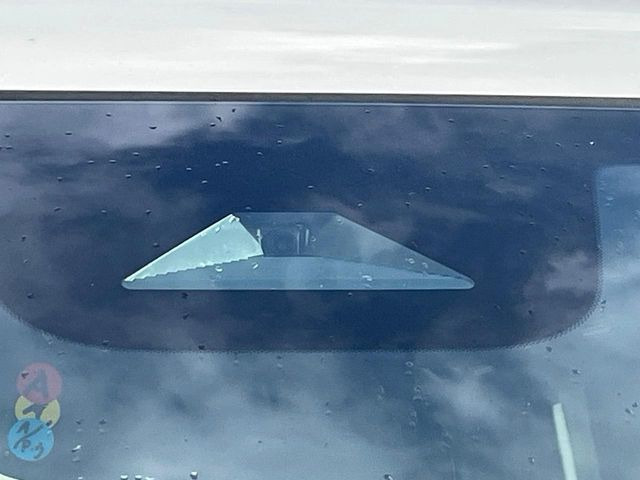 �y�z���_�Z���V���O�z���s���ɑO���̎ԗ�����F�����A�Փ˂������Ȏ��͌x��ƃu���[�L�ŏՓˉ���Ɣ�Q�y�����A�V�X�g�B�����S�Ƀh���C�u�����y���݂��������܂��B