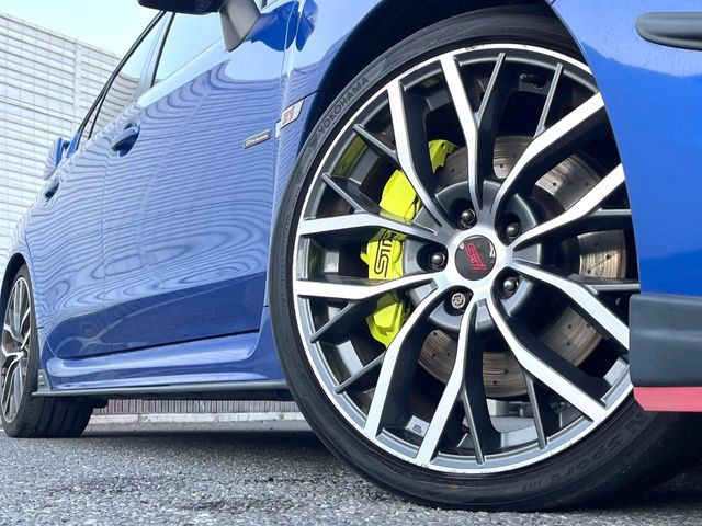 �y����19�C���`�A���~�z�C�[���z�O�ςɃ}�b�`���������A���~�z�C�[���𑕒����Ă���܂��B�e��ЊO�A���~�z�C�[����A�X�^�b�h���X�^�C�����戵�����Ă���܂��B���񂲑��k����������