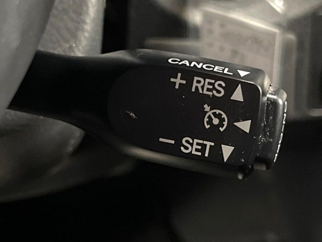 �y�N���[�Y�R���g���[���z�������H�����N���N���s�B�A�N�Z���𗣂��Ă���葬�x�ő��s���ł��A�������^�]���̕��S���y��!�����E�������ȒP�ȃX�C�b�`����Œ����ł��܂��B