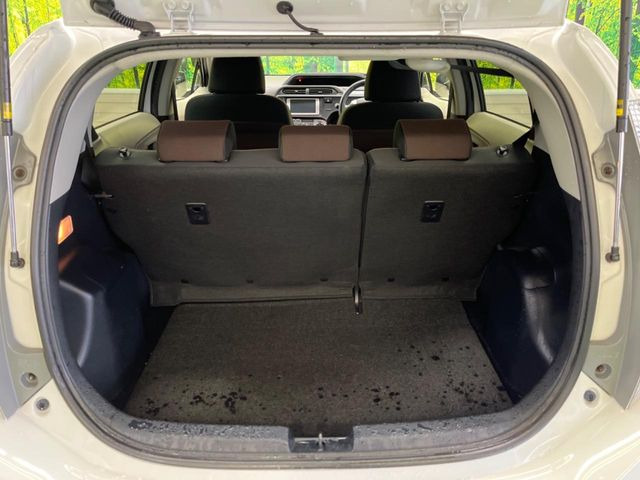 ���i�̂���������ʋ΁A���}���ɏ\���ȉ׎��X�y�[�X���m�ۂ��Ă���܂��B�Z�J���h�V�[�g��|���ƁA�傫�ȉו��̐ύڂ��\�ł���