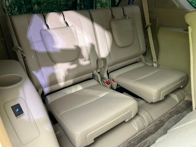 3列目シートはもちろん状態良好☆大人でもゆったりと座って頂けますので、大人数でのお出かけもラクラクです♪ご家族で、気の知れた仲間で、ドライブに行くのが楽しみですね♪