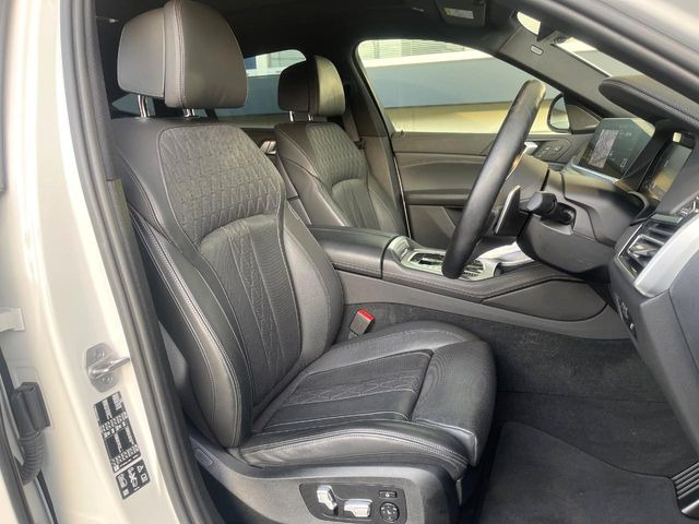 ���O��:�������Ƃ����h���C�o�[�X�y�[�X�ŁA�����Ԃ̉^�]�ł����K�ɂ��߂������������܂��B