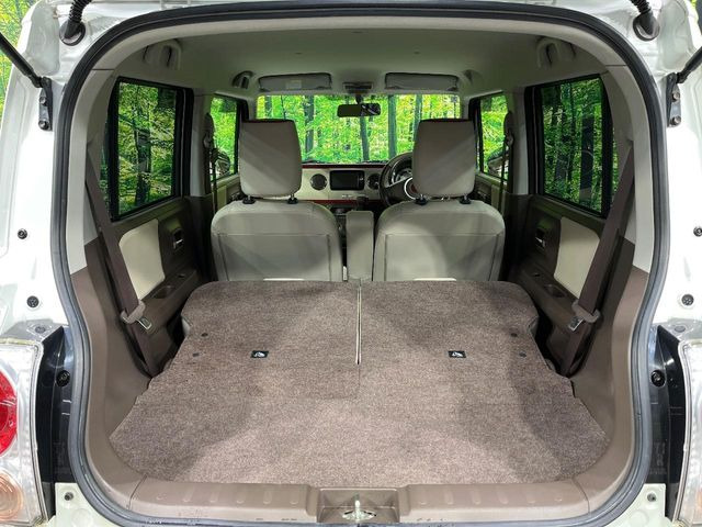 ���i�̂���������ʋ΁A���}���ɏ\���ȉ׎��X�y�[�X���m�ۂ��Ă���܂��B�Z�J���h�V�[�g��|���ƁA�傫�ȉו��̐ύڂ��\�ł���