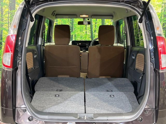 ���i�̂���������ʋ΁A���}���ɏ\���ȉ׎��X�y�[�X���m�ۂ��Ă���܂��B�Z�J���h�V�[�g��|���ƁA�傫�ȉו��̐ύڂ��\�ł���