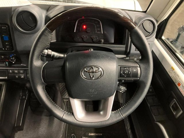 �y�����v�����X�e�A�����O�z�㎿�Ȋv���g�p���邱�ƂŁA��ɂ����������݂ƂĂ��^�]���₷���n���h���ł���