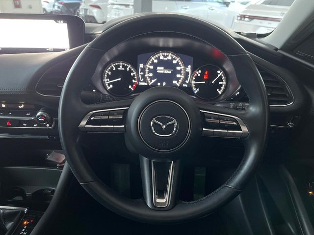 �y�����v�����X�e�A�����O�z�㎿�Ȋv���g�p���邱�ƂŁA��ɂ����������݂ƂĂ��^�]���₷���n���h���ł���