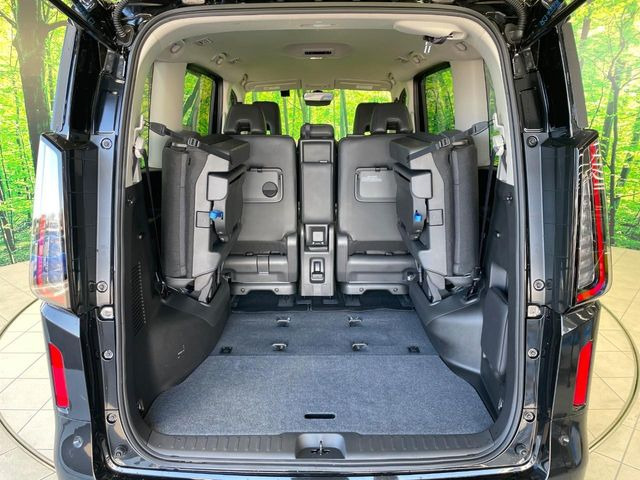 ���i�̂���������ʋ΁A���}���ɏ\���ȉ׎��X�y�[�X���m�ۂ��Ă���܂��B�Z�J���h�V�[�g��|���ƁA�傫�ȉו��̐ύڂ��\�ł���