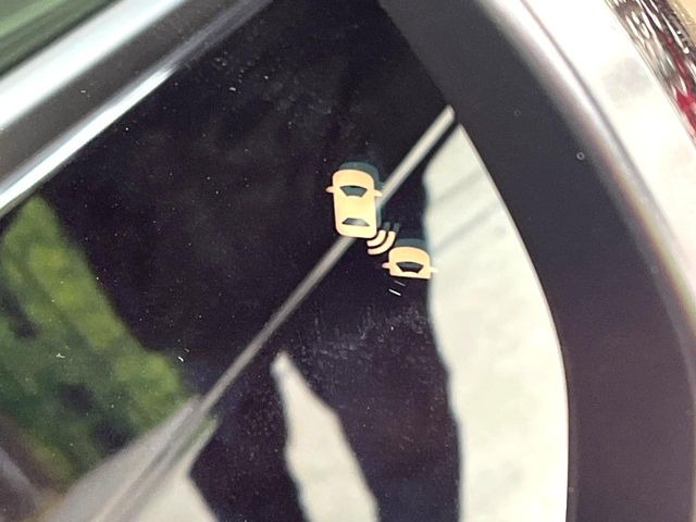 �y�u���C���h�X�|�b�g�C���t�H���[�V�����z���s���A�h�A�~���[�̎��p�ɂȂ�₷���ӏ��Ɍ㑱�Ԃ��ڋ߂���ƃT�C�h�~���[�t�߂Ɍx����\���A�h���C�o�[�ɒ��ӊ��N�����Ă���܂��B