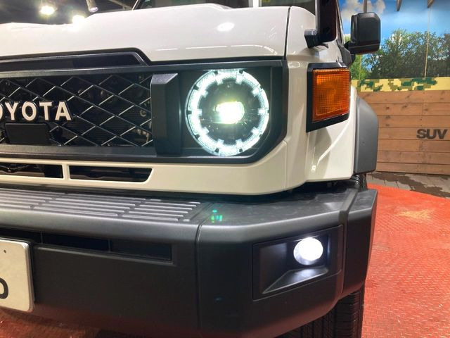 �yLED�w�b�h���C�g�z���V����ԑ��s�����ǍD�Ȏ��E���m�ۂ����S���ĉ^�]�ł��鍂�P�xLED�w�b�h���C�g�𑕔�!�_�����x�������A����d�͂��}�����Ă��܂��B