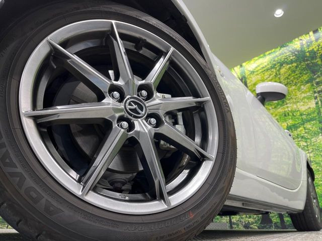 �y����16�C���`�A���~�z�C�[���z�O�ςɃ}�b�`���������A���~�z�C�[���𑕒����Ă���܂��B�e��ЊO�A���~�z�C�[����A�X�^�b�h���X�^�C�����戵�����Ă���܂��B���񂲑��k����������