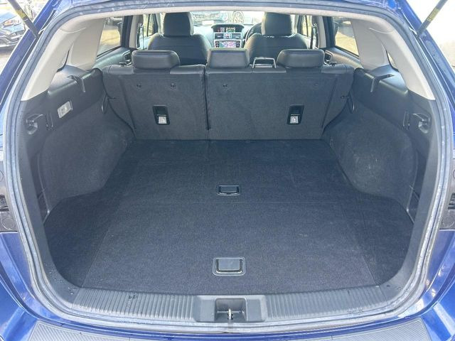 ���i�̂���������ʋ΁A���}���ɏ\���ȉ׎��X�y�[�X���m�ۂ��Ă���܂��B�Z�J���h�V�[�g��|���ƁA�傫�ȉו��̐ύڂ��\�ł���