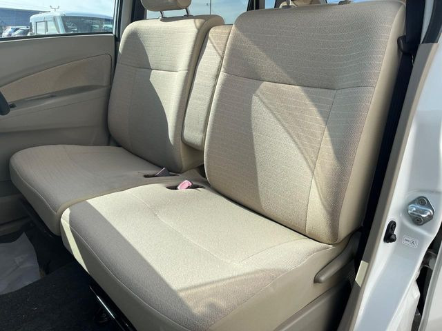 ���ڃV�[�g�͑O��X���C�h���\�ł��B���ɉ�����Α������L������������A�O�ɋl�߂�Α傫�ȃ��Q�b�W�X�y�[�X���m�ۂł��܂��B�V�[���ɉ����Ďg�������ł��邩��Ƃ��Ă��֗��ł���