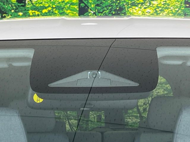 �y�z���_�Z���V���O�z���s���ɑO���̎ԗ�����F�����A�Փ˂������Ȏ��͌x��ƃu���[�L�ŏՓˉ���Ɣ�Q�y�����A�V�X�g�B�����S�Ƀh���C�u�����y���݂��������܂��B