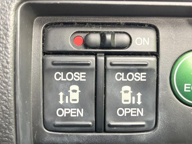 �y�����p���[�X���C�h�h�A�z�X�}�[�g�L�[��^�]�Ȃ̃X�C�b�`�Ō�ȗ����X���C�h�h�A�̊J���\���d��������͂����ăh�A���J����K�v�������A�����Ȃ��q�l�ł��ȒP�ɊJ���߂ł����K�ł���