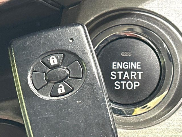 �y�X�}�[�g�L�[�z�J�o����|�P�b�g�ɓ��ꂽ�܂܂ł��h�A�̎{���E�������\�ȃX�}�[�g�L�[�𑕔��B�G���W���̃I���E�I�t�����J�M�����o���K�v����������Ƃ��Ă��֗��ł���