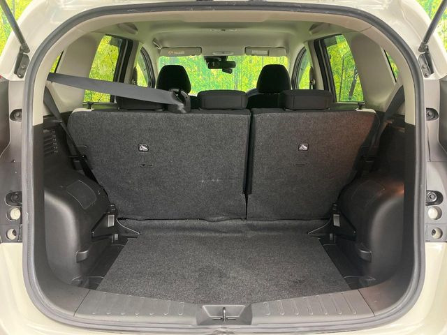 ���i�̂���������ʋ΁A���}���ɏ\���ȉ׎��X�y�[�X���m�ۂ��Ă���܂��B�Z�J���h�V�[�g��|���ƁA�傫�ȉו��̐ύڂ��\�ł���