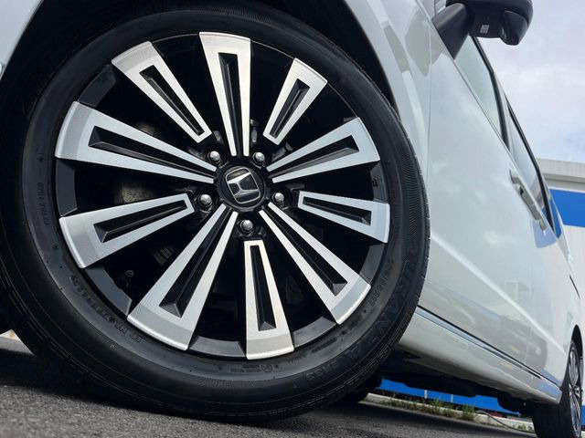 �y����17�C���`�A���~�z�C�[���z�O�ςɃ}�b�`���������A���~�z�C�[���𑕒����Ă���܂��B�e��ЊO�A���~�z�C�[����A�X�^�b�h���X�^�C�����戵�����Ă���܂��B���񂲑��k����������