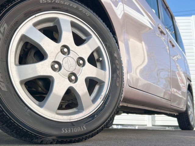 �y14�C���`�A���~�z�C�[���z�O�ςɃ}�b�`�����A���~�z�C�[���𑕒����Ă���܂��B�e��A���~�z�C�[����A�X�^�b�h���X�^�C�����戵�����Ă���܂��B���񂲑��k����������