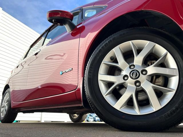 �y15�C���`�A���~�z�C�[���z�O�ςɃ}�b�`�����A���~�z�C�[���𑕒����Ă���܂��B�e��A���~�z�C�[����A�X�^�b�h���X�^�C�����戵�����Ă���܂��B���񂲑��k����������