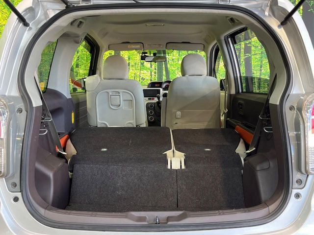 ���i�̂���������ʋ΁A���}���ɏ\���ȉ׎��X�y�[�X���m�ۂ��Ă���܂��B�Z�J���h�V�[�g��|���ƁA�傫�ȉו��̐ύڂ��\�ł���