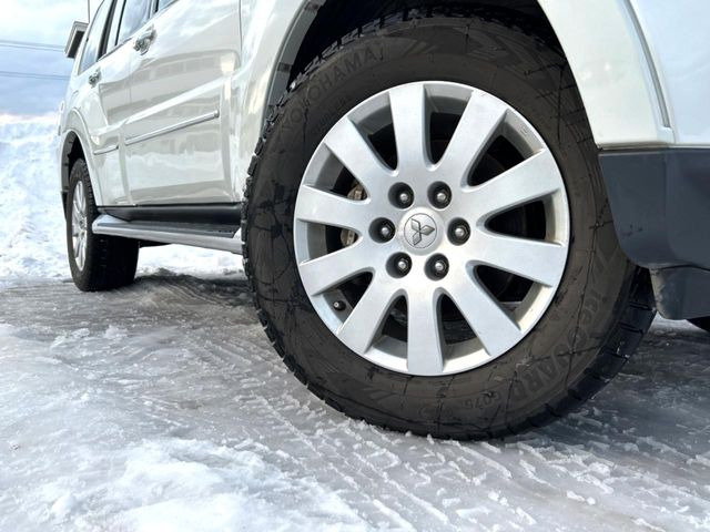 �y����18�C���`�A���~�z�C�[���z�O�ςɃ}�b�`���������A���~�z�C�[���𑕒����Ă���܂��B�e��ЊO�A���~�z�C�[����A�X�^�b�h���X�^�C�����戵�����Ă���܂��B���񂲑��k����������