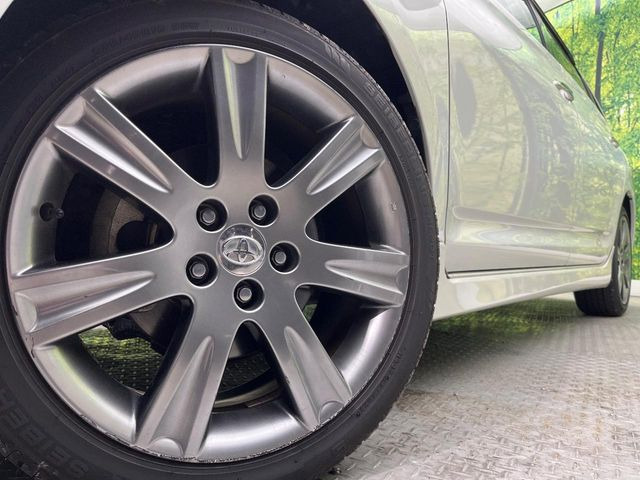 �y����18�C���`�A���~�z�C�[���z�O�ςɃ}�b�`���������A���~�z�C�[���𑕒����Ă���܂��B�e��ЊO�A���~�z�C�[����A�X�^�b�h���X�^�C�����戵�����Ă���܂��B���񂲑��k����������