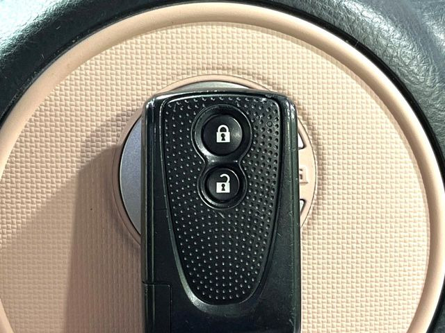 �y�L�[�t���[�V�X�e���z�J�o����|�P�b�g�ɓ��ꂽ�܂܂ł��h�A�̎{���E�������\�ȃX�}�[�g�L�[�𑕔��B�G���W���̃I���E�I�t�����J�M�����o���K�v����������Ƃ��Ă��֗��ł���