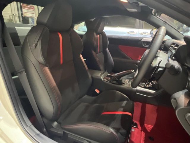 �y�n�[�t���U�[�V�[�g�z�������ƍ���S�n�𗼗������l�C�̃V�[�g���w�ʁE���ʂ̃t�@�u���b�N�f�ނ́A�ʋC���̗ǂ��⊊��ɂ����ɗD��Ă��܂��B�C���╞���ɍ��E���ꂸ���K�ɂ���肢�������܂��B