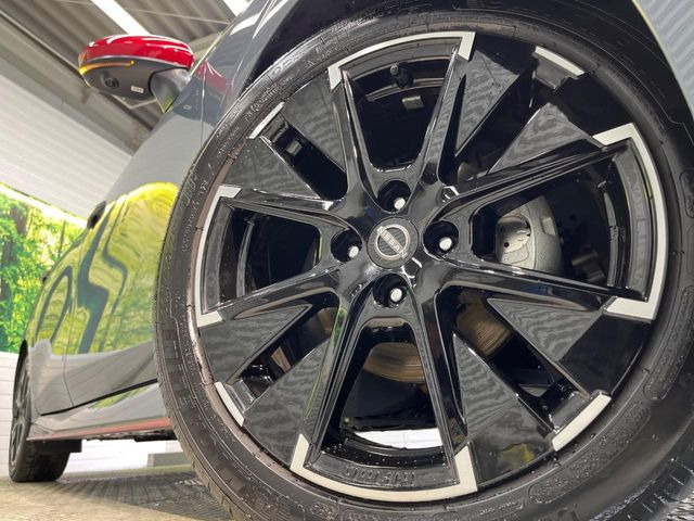 �y�O���[�h��p����17�C���`�A���~�z�C�[���z�f�U�C�����̍��������A���~�z�C�[���𑕒����Ă���܂��B�e��ЊO�A���~�z�C�[����A�X�^�b�h���X�^�C�����戵�����Ă���܂��B���񂲑��k����������