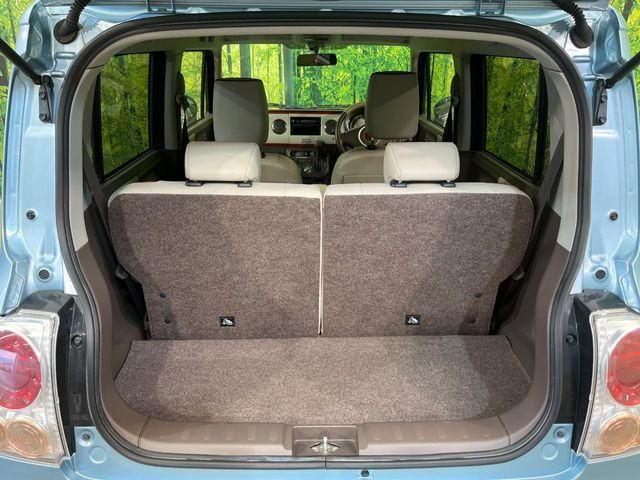 ���i�̂���������ʋ΁A���}���ɏ\���ȉ׎��X�y�[�X���m�ۂ��Ă���܂��B�Z�J���h�V�[�g��|���ƁA�傫�ȉו��̐ύڂ��\�ł���