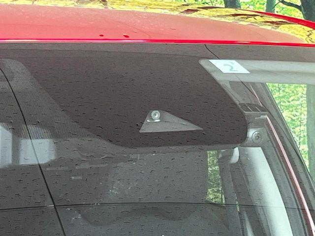 �y�S���ʉ^�]�x���V�X�e���z�t�����g�J�����őO���̎ԗ�����s�҂����m�B�Փ˂������Ȏ��͏Փ˔�Q�y���u���[�L���쓮�A�Փˉ�����T�|�[�g�B�����S�Ƀh���C�u�����y���݂��������܂��B