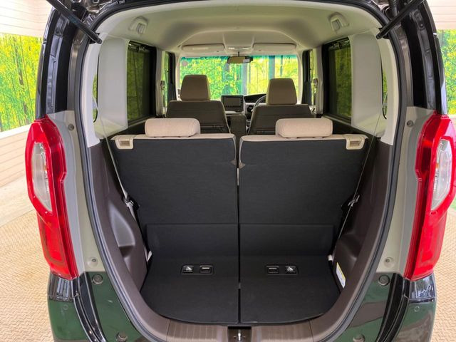 ���i�̂���������ʋ΁A���}���ɏ\���ȉ׎��X�y�[�X���m�ۂ��Ă���܂��B�Z�J���h�V�[�g��|���ƁA�傫�ȉו��̐ύڂ��\�ł���