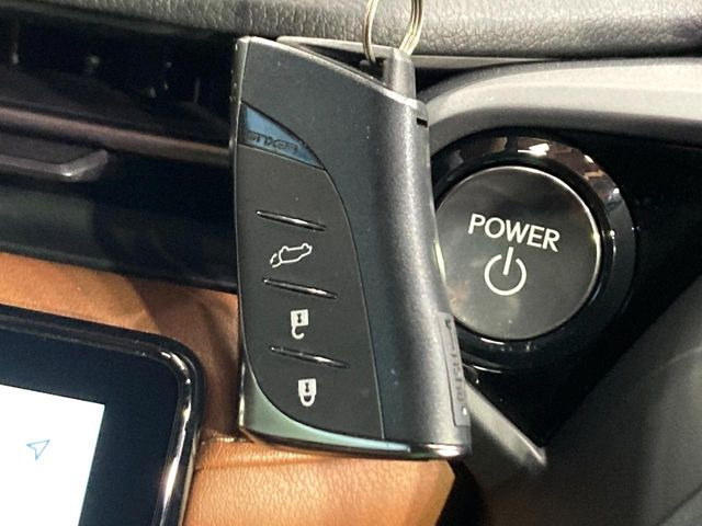 �y�X�}�[�g�L�[�z�J�o����|�P�b�g�ɓ��ꂽ�܂܂ł��h�A�̎{���E�������\�ȃX�}�[�g�L�[�𑕔��B�G���W���̃I���E�I�t�����J�M�����o���K�v����������Ƃ��Ă��֗��ł���