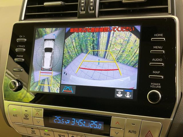 【パノラミックビューモニター】専用のカメラにより、上から見下ろしたような視点で360度クルマの周囲を確認することができます☆死角部分も確認しやすく、狭い場所での切り返しや駐車もスムーズに行えます。