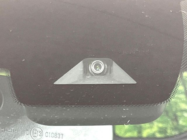 �y�G�}�[�W�F���V�[�u���[�L�z���s���ɑO���̎ԗ�����F�����A�Փ˂������Ȏ��͌x��ƃu���[�L�ŏՓˉ���Ɣ�Q�y�����A�V�X�g�B�����S�Ƀh���C�u�����y���݂��������܂��B