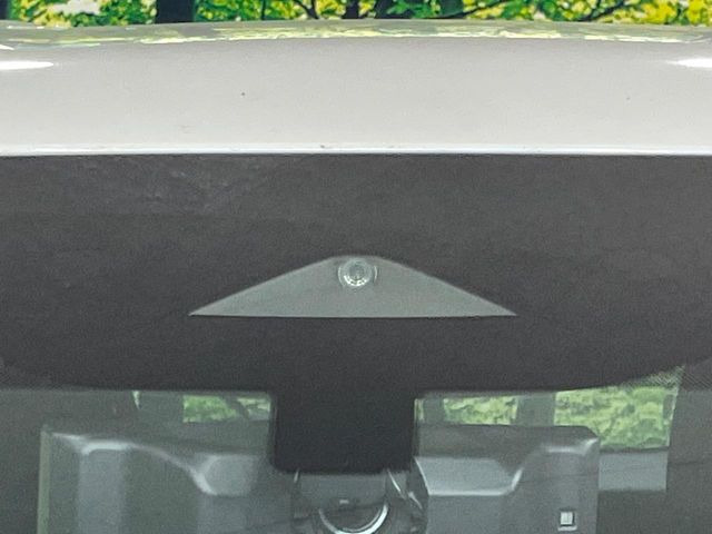 �y�C���e���W�F���g�G�}�[�W�F���V�[�u���[�L�z�t�����g�J�����őO���̎ԗ�����s�҂����m�B�Փ˂������Ȏ��͏Փ˔�Q�y���u���[�L���쓮�A�Փˉ�����T�|�[�g�B�����S�Ƀh���C�u�����y���݂��������܂��B