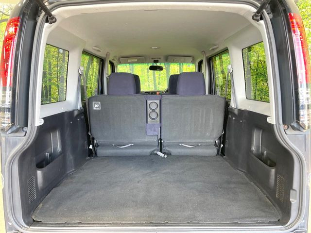 ���i�̂���������ʋ΁A���}���ɏ\���ȉ׎��X�y�[�X���m�ۂ��Ă���܂��B�Z�J���h�V�[�g��|���ƁA�傫�ȉו��̐ύڂ��\�ł���