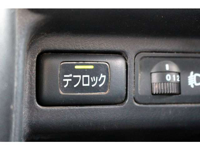 �f�t���b�N