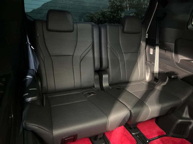 3列目シートはもちろん状態良好☆大人でもゆったりと座って頂けますので、大人数でのお出かけもラクラクです♪ご家族で、気の知れた仲間で、ドライブに行くのが楽しみですね♪